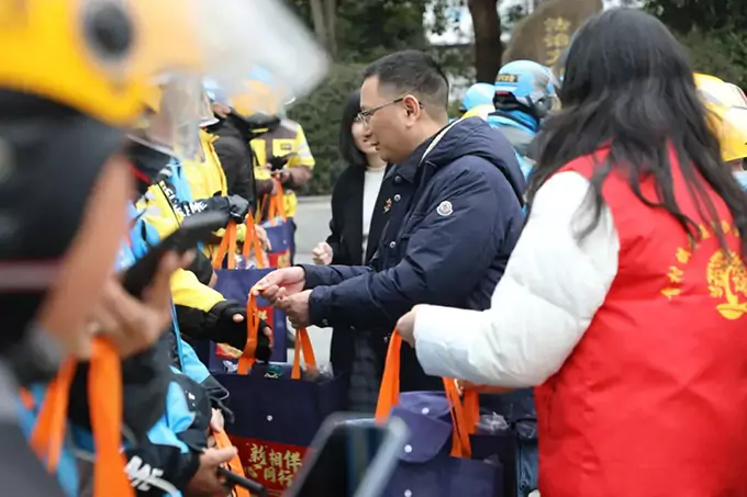 暖“新”行動(dòng)心意滿滿，“騎”樂融融共迎新春