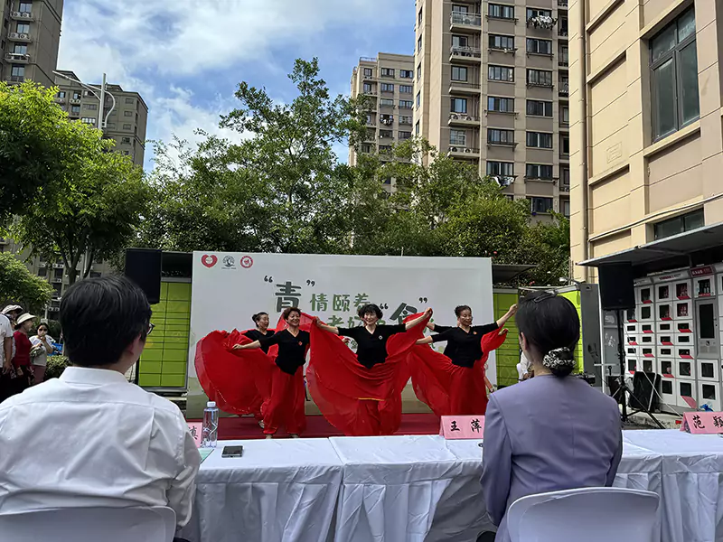 匯玨科技集團(tuán)助力青村鎮(zhèn)社區(qū)長者食堂啟用，愛心捐贈(zèng)溫暖人心