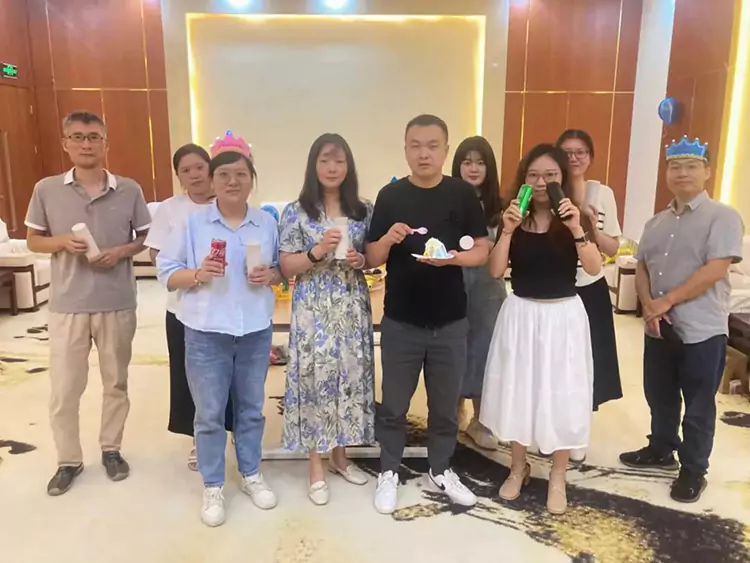 浪漫夏日，喜辰共樂 匯玨網絡8月員工生日會