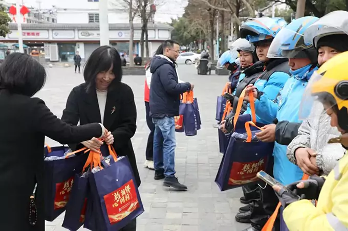 暖“新”行動(dòng)心意滿滿，“騎”樂融融共迎新春